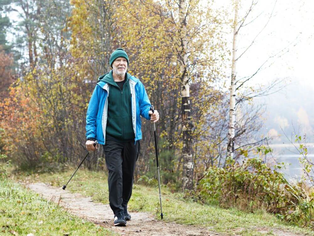 ludzie uprawiają nordic walking3